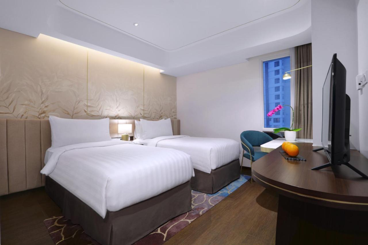 Hotel Atria Gading 4*