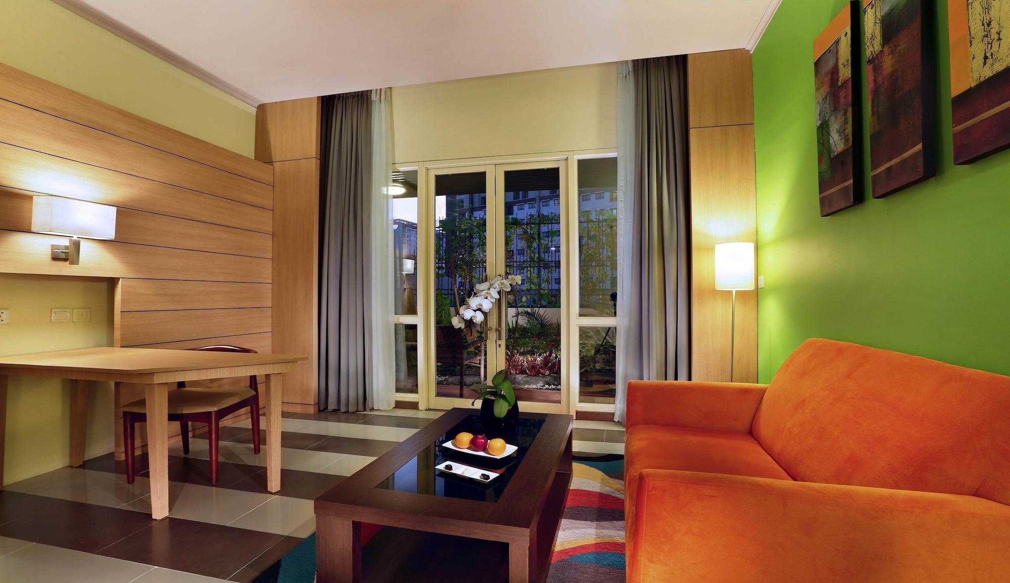 Atria Gading 4*