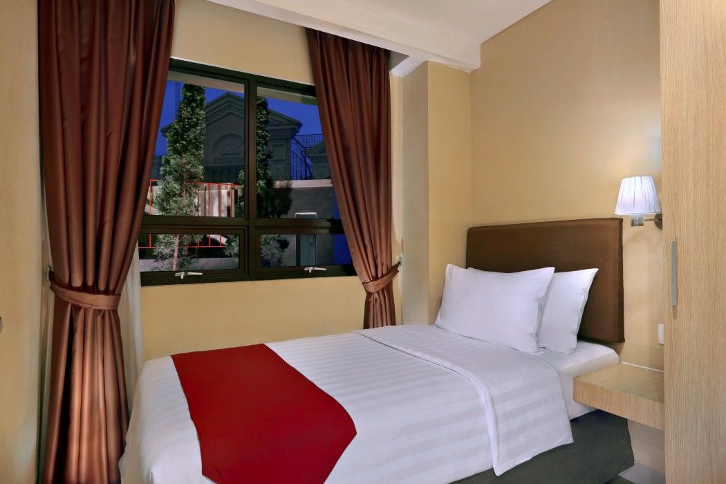 Hotel Atria Gading 4*